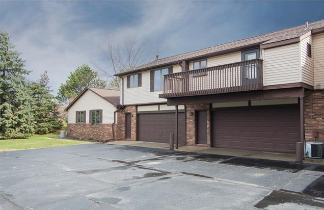 Condos for sale in Hampton Pines Town Homes Rochester Hills MI 